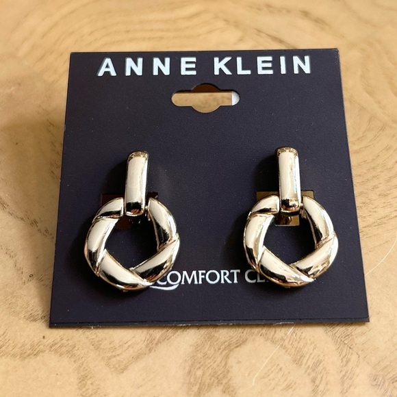 NWT Anne Klein Gold Tone Twisted Circle Clip Earrings - Picture 1 of 3